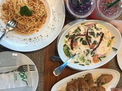 -Chom Cafe and Restaurant