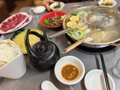 官塘牛肉火锅-官塘陈记鱼生·潮汕砂锅粥·潮汕生腌牛肉火锅(潮枫路总店)