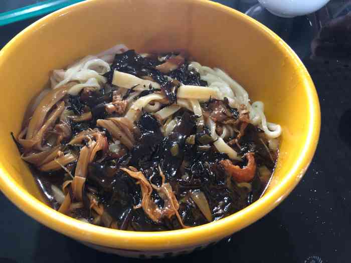 鹿角面八大碗-"口味偏咸,就是老北京打卤面,没什么新鲜的.