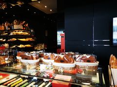 面包甜点陈列柜-Salon de The de Joel Robuchon(外滩18号店)