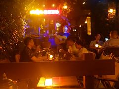 -城墙外BAR