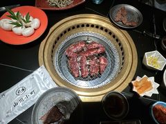 -山川小町·极番烧肉(新地假日广场店)