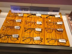 -LOOK眼镜·蔡司依视路配镜(宝山万达店)