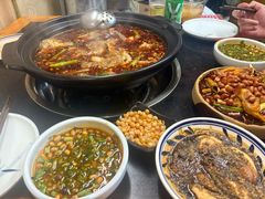 -小饕荟雅安贡椒鱼鲜馆(广福桥店)