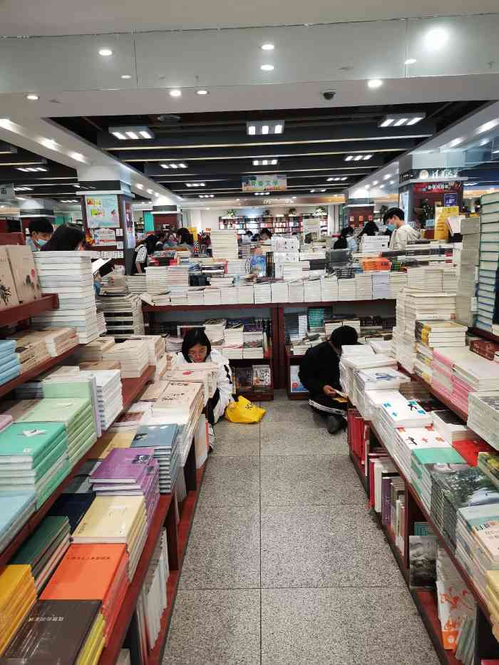 郑州购书中心(丹尼斯·大卫城店)-"握手前我跟老张说"我吃过你的小
