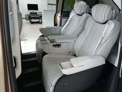 -小鹏汽车(上海静安大融城店)