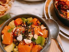 鲑鱼牛油果饭-The Rug Cafe(王府中环店)