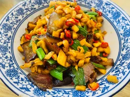 萝**肉