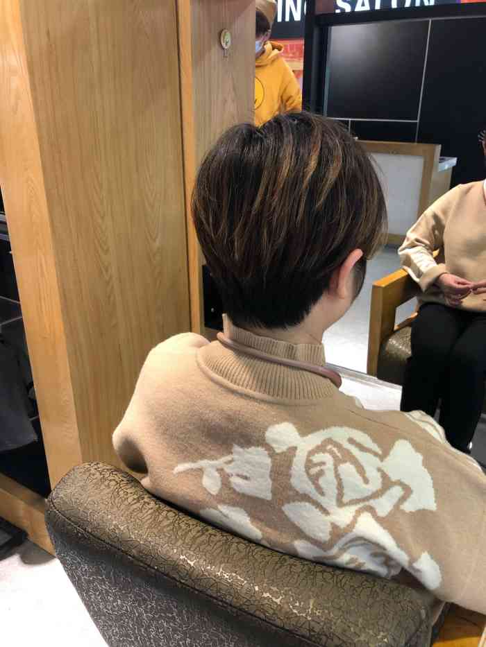 东瀛造型(长宁店)-"新开的,去试试.人很少,服务都是半跪式的.