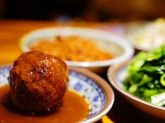 咸蛋黄狮子头-老外婆本帮面(塔城路店)