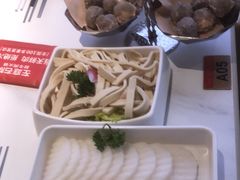 -左庭右院鲜牛肉火锅(金山万达店)