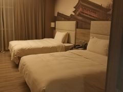 -西安大雁塔科技大学地铁站亚朵酒店