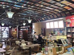 -钟书阁(松江泰晤士小镇店)