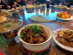 大公鸡炖蘑菇-那家老院子东北菜·饺子·小鸡炖蘑菇(艳华街店)