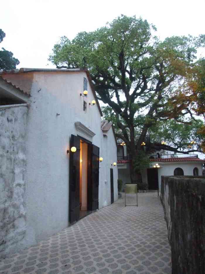 打分 在西湾湖边特别的圣地亚哥古堡酒店里藏着一间圣雅各伯小堂,真的