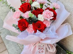 -何兮花店·气球派对鲜花店(马桥银春路万科城店)