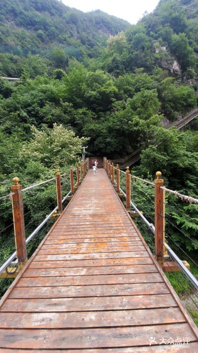 柞水溶洞图片