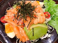 三文鱼牛油果沙拉-百步拉面