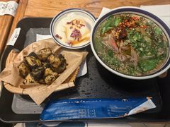 -云阿蛮云南生烫牛肉米线(奉贤路店)