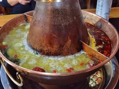 -果松木炭酸菜铜火锅·外婆参鸡汤