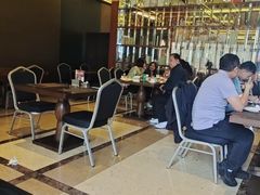 -大中华希尔顿酒店-念自助餐·嗨啤·小龙虾