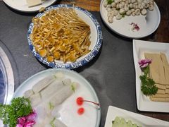 -大匠工房古船木艺术餐厅·猪肚鸡专门店(长白仙岛店)