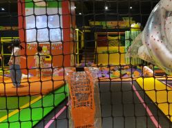 -蹦蹦跳跳(新奥购物中心店)