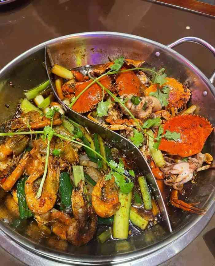 糊涂仙香辣蟹(襄城店)-"[薄荷]环境:还可以,停车比较方便,不过.