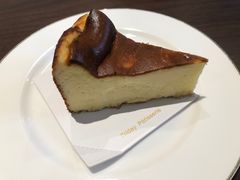 -Fridi Patisserie Cafe