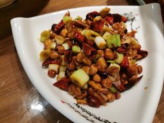 -有红鸡毛店·川菜(建设路店)