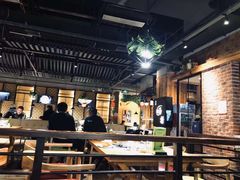 大堂-洪氏嗨捞·广东猪肚鸡·椰子鸡火锅(西咸万象城店)