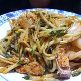 跟西安是一样的馍,现在好多市面上都是酥脆的