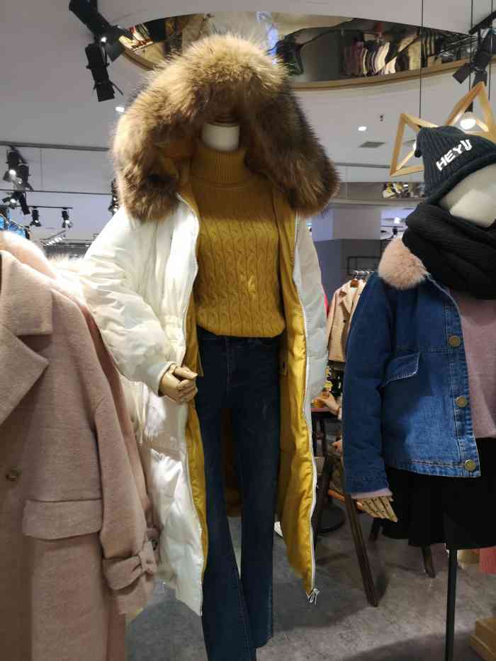 麦寻(中贸广场店)-"有没有人跟我一样是麦粉,喜欢它家的衣服.