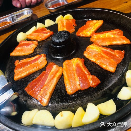 炉石烤肉店