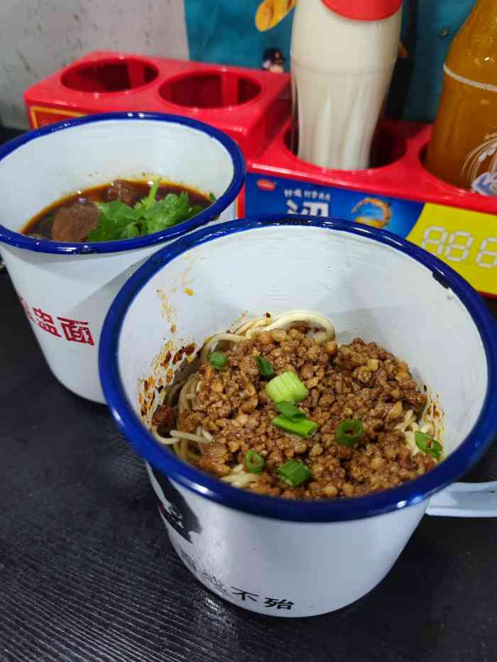 袁崽儿盅盅面(较场坝店)-"下班看到新开了一家面馆,装修不错就进去试.