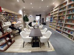 -钟书阁(群光广场店)