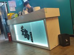 -荒岛实景沉浸密室(江汉路1店)