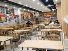 大堂-江城燕子大排档(江汉路步行街店)