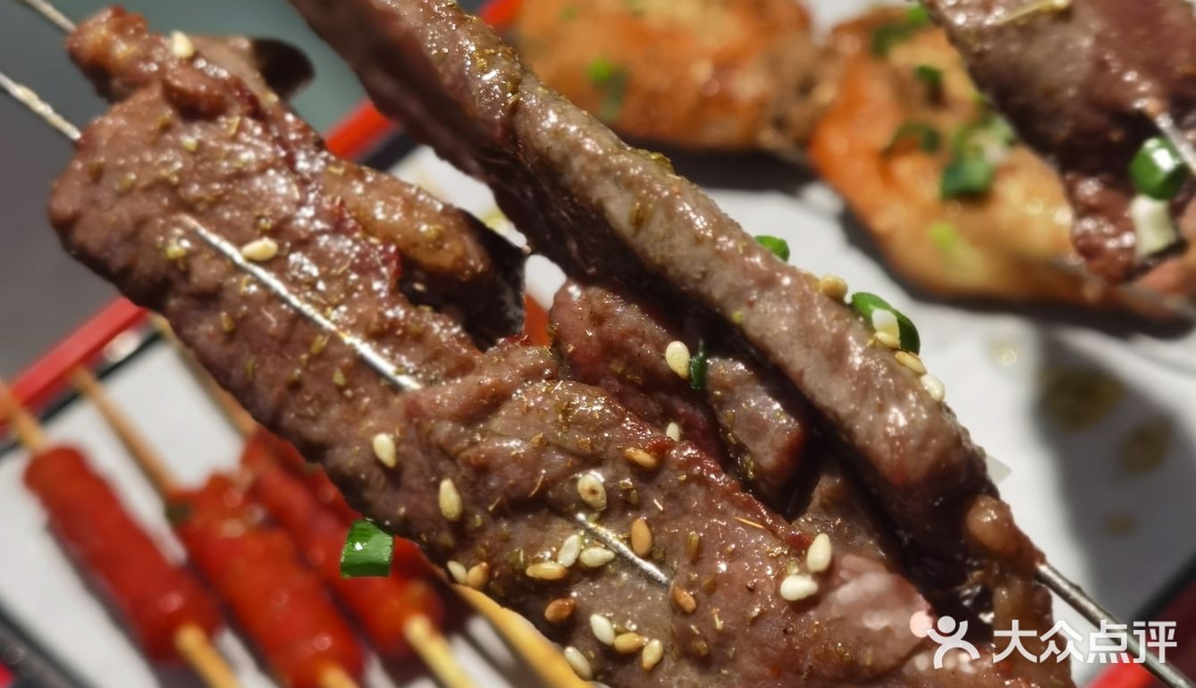 吃着烤串🍢 却有蹦迪的冲动