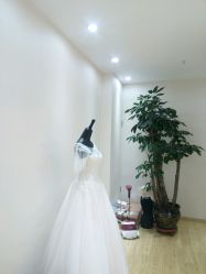 -觅白婚纱礼服馆