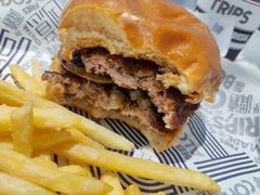 -TRIPS BURGER(大钟寺店)