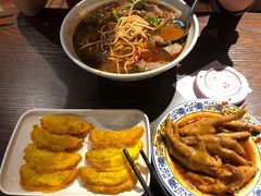 -爆炸头阿姨小四川正宗川味小吃(无任何分店)