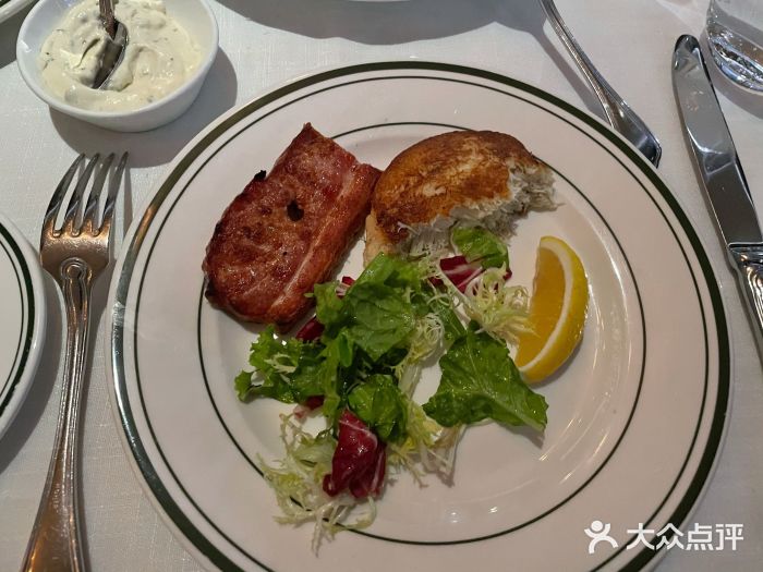 Wolfgang’s Steakhouse 沃夫冈牛排馆(上海白玉兰广场店)招牌蟹肉饼图片