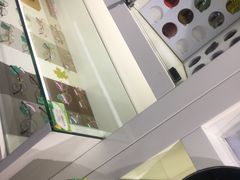 -提一眼镜·蔡司·依视路(小寨店)