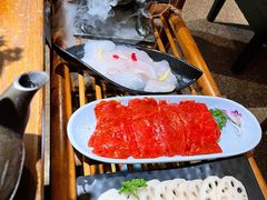 -老牌坊云南鱼豆花火锅(哈西万达店)