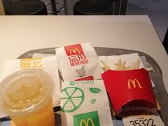 -麦当劳(世界城广场店)
