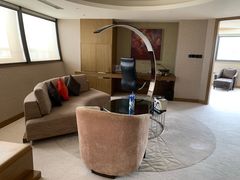 -上海滴水湖皇冠假日酒店