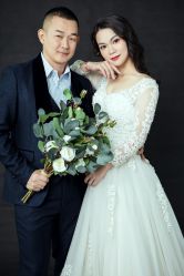 -现代经典婚纱摄影