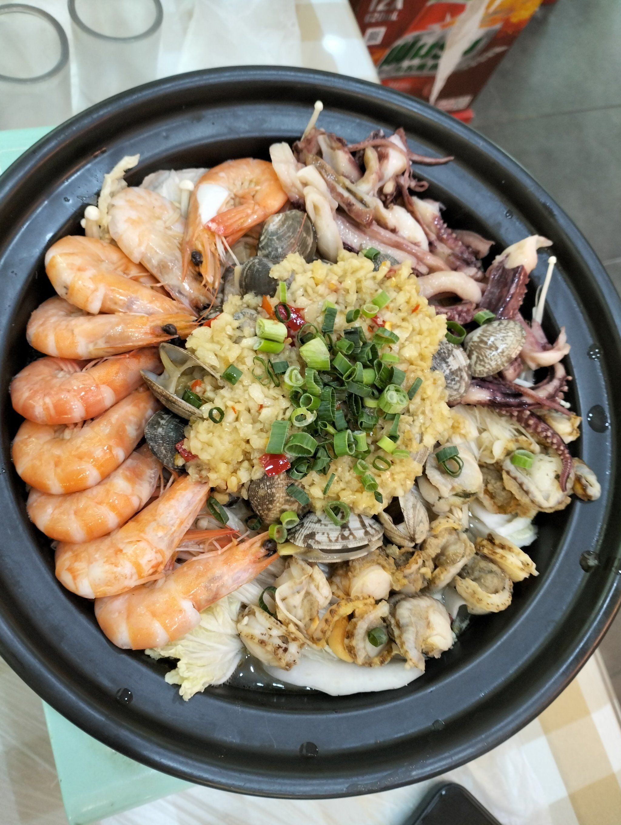 一锅海鲜拼盘,看着也诱人