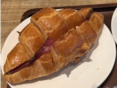 芝士牛肉可颂-星巴克臻选(湖滨道店)